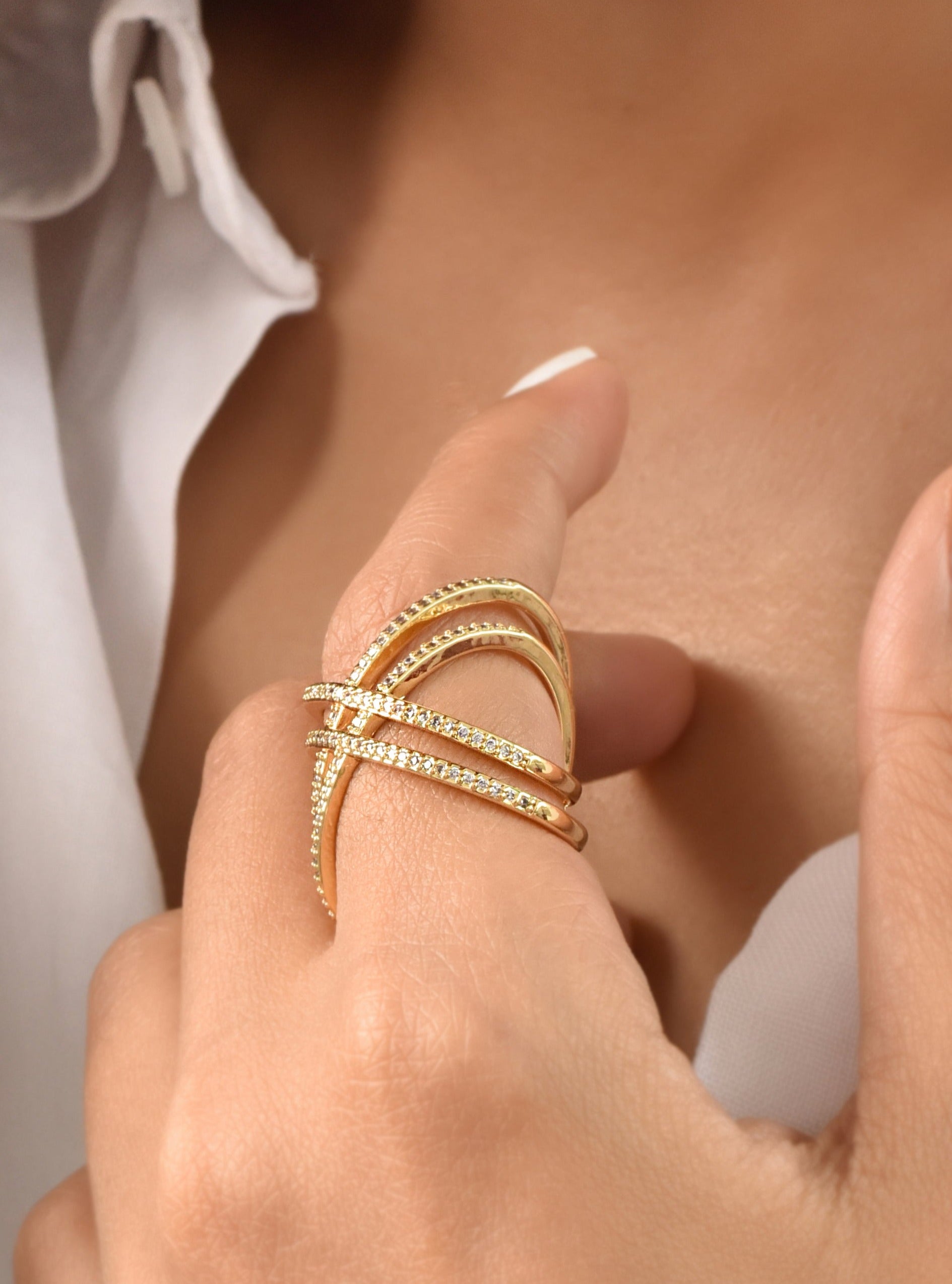 SIJI JEWELLERY Round Criss Cross Ring, Weight: 4.11, Size: 14 at Rs  40651/piece in Mumbai