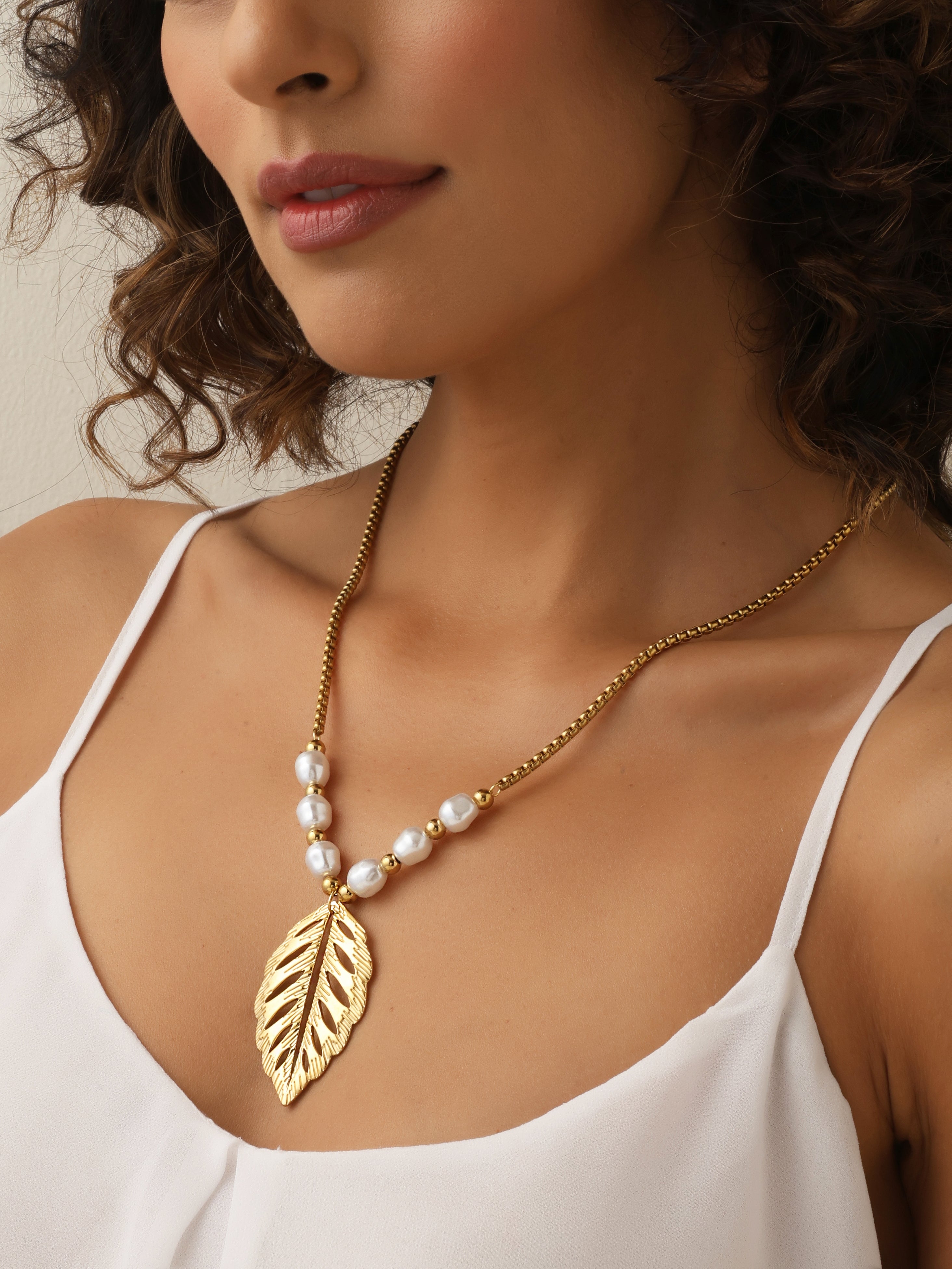 Klissaa Golden Leaf Necklace