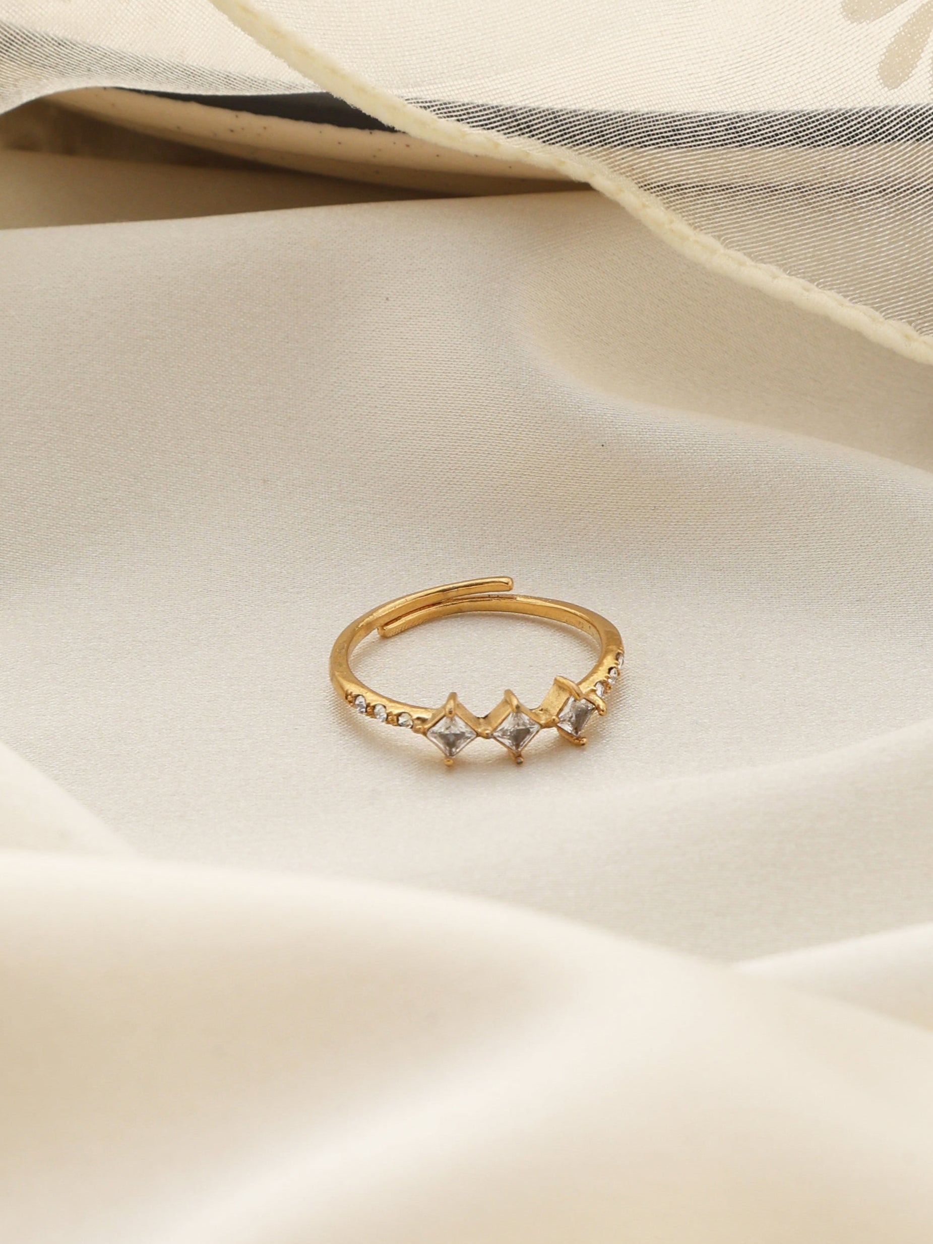 Oivia Diamond Ring