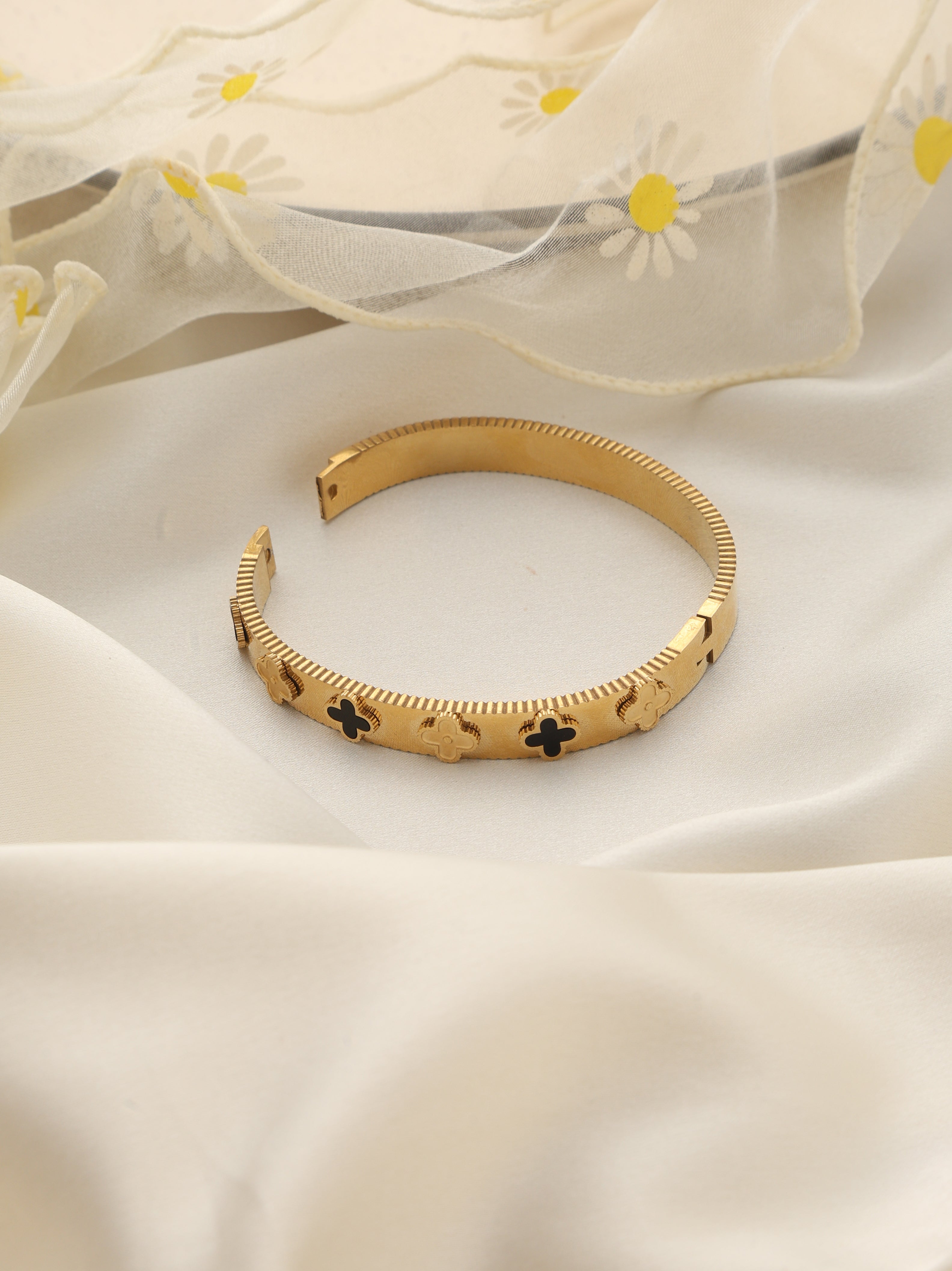 Clover Elegance Cuff