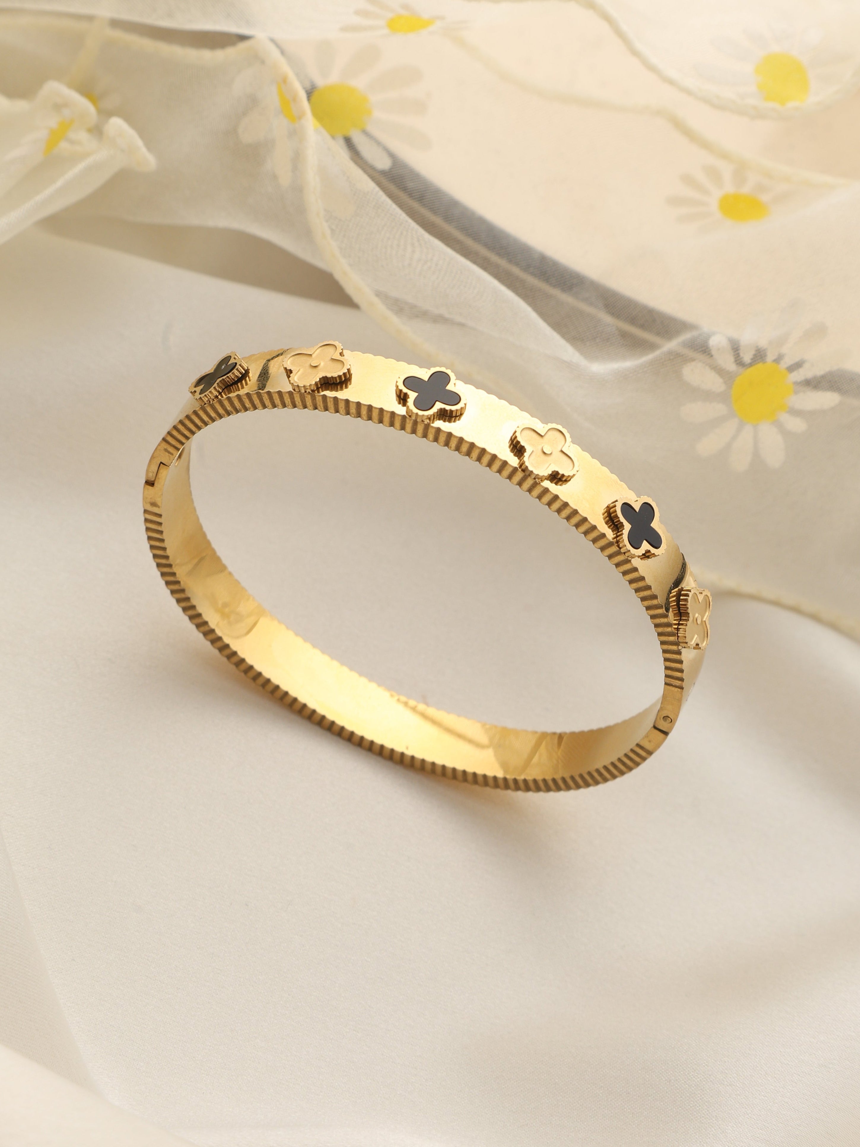 Clover Elegance Cuff