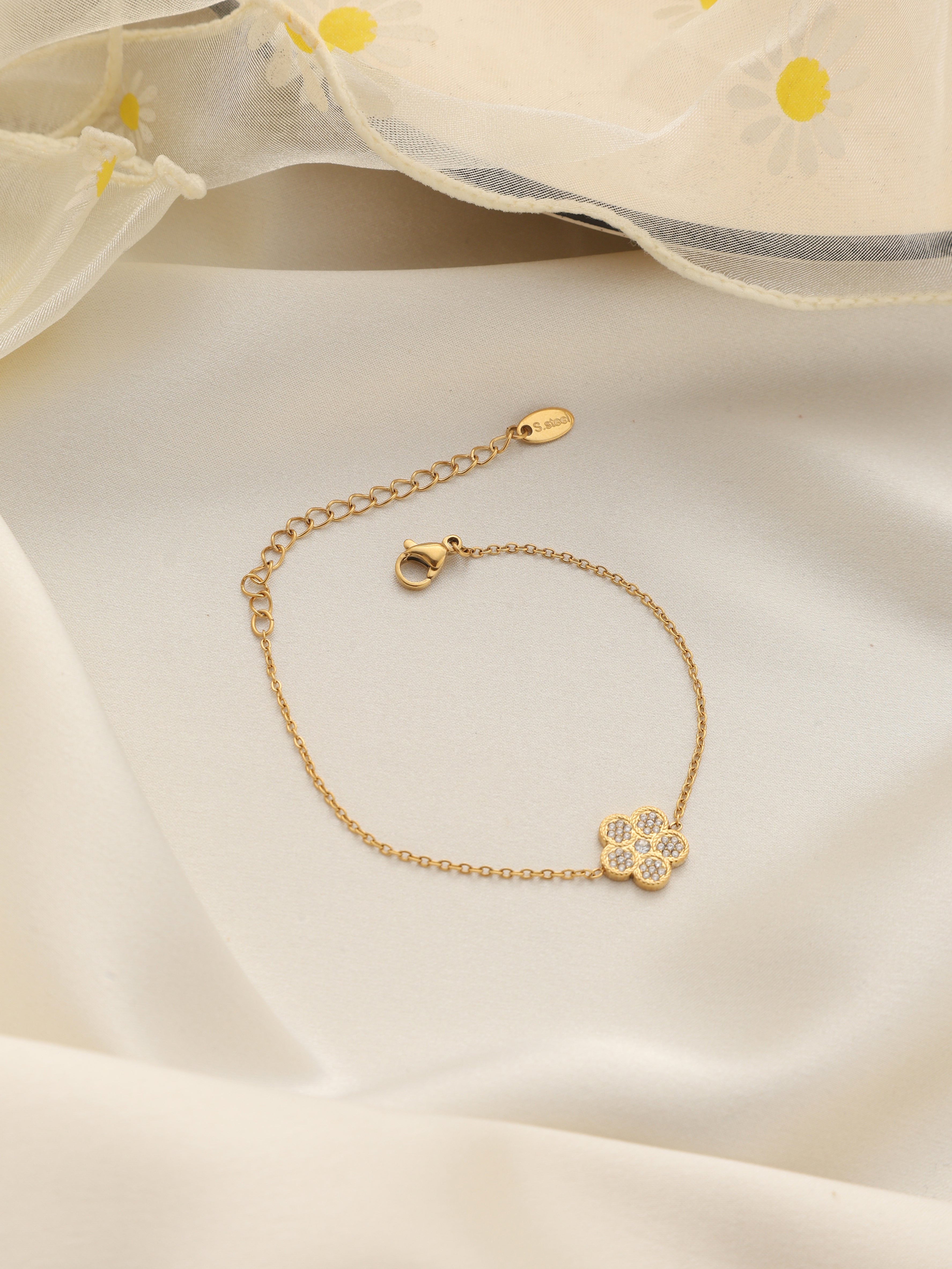 Simple Clover Gold Bracelet