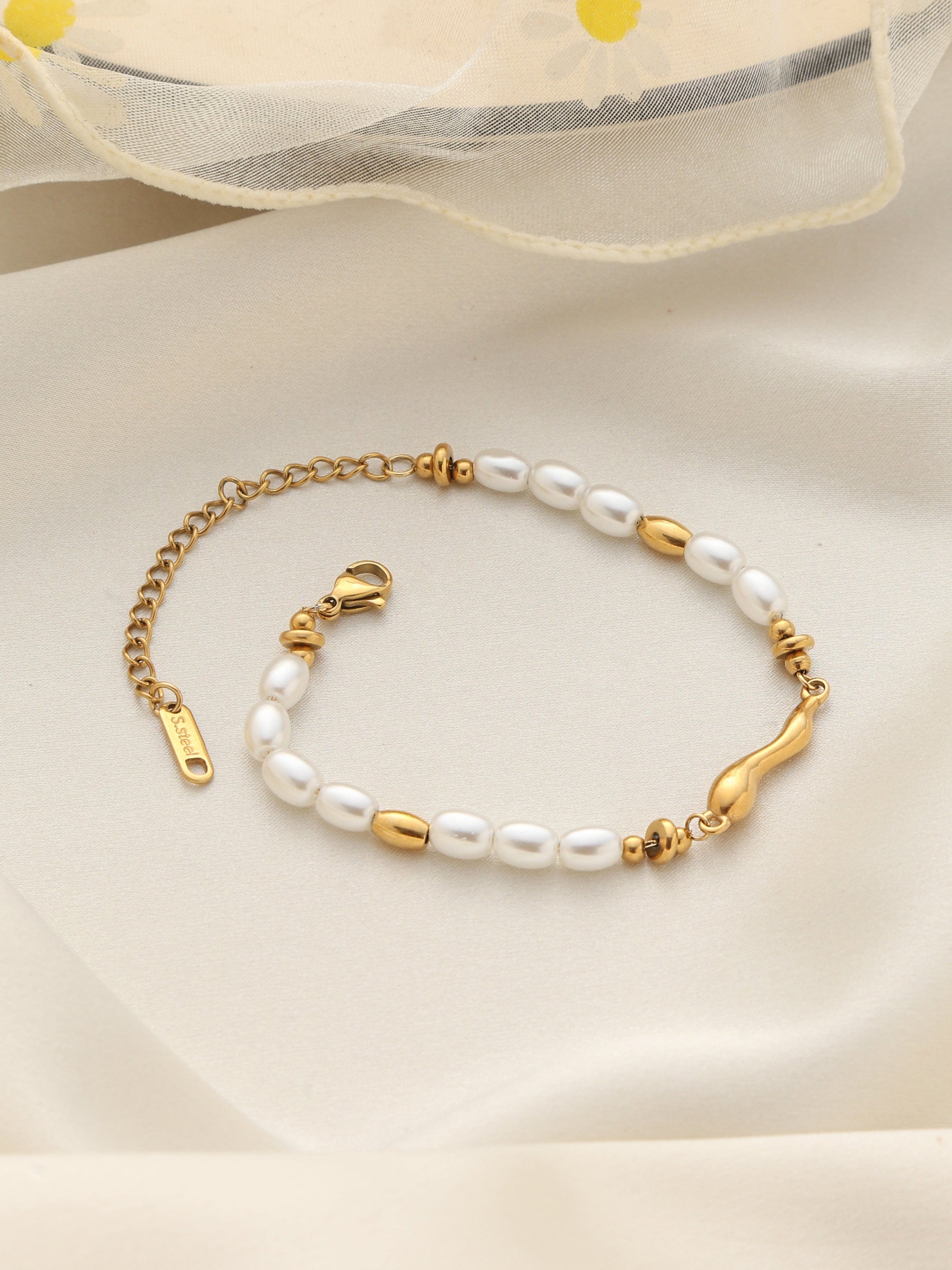 Eva Pearls Bracelet