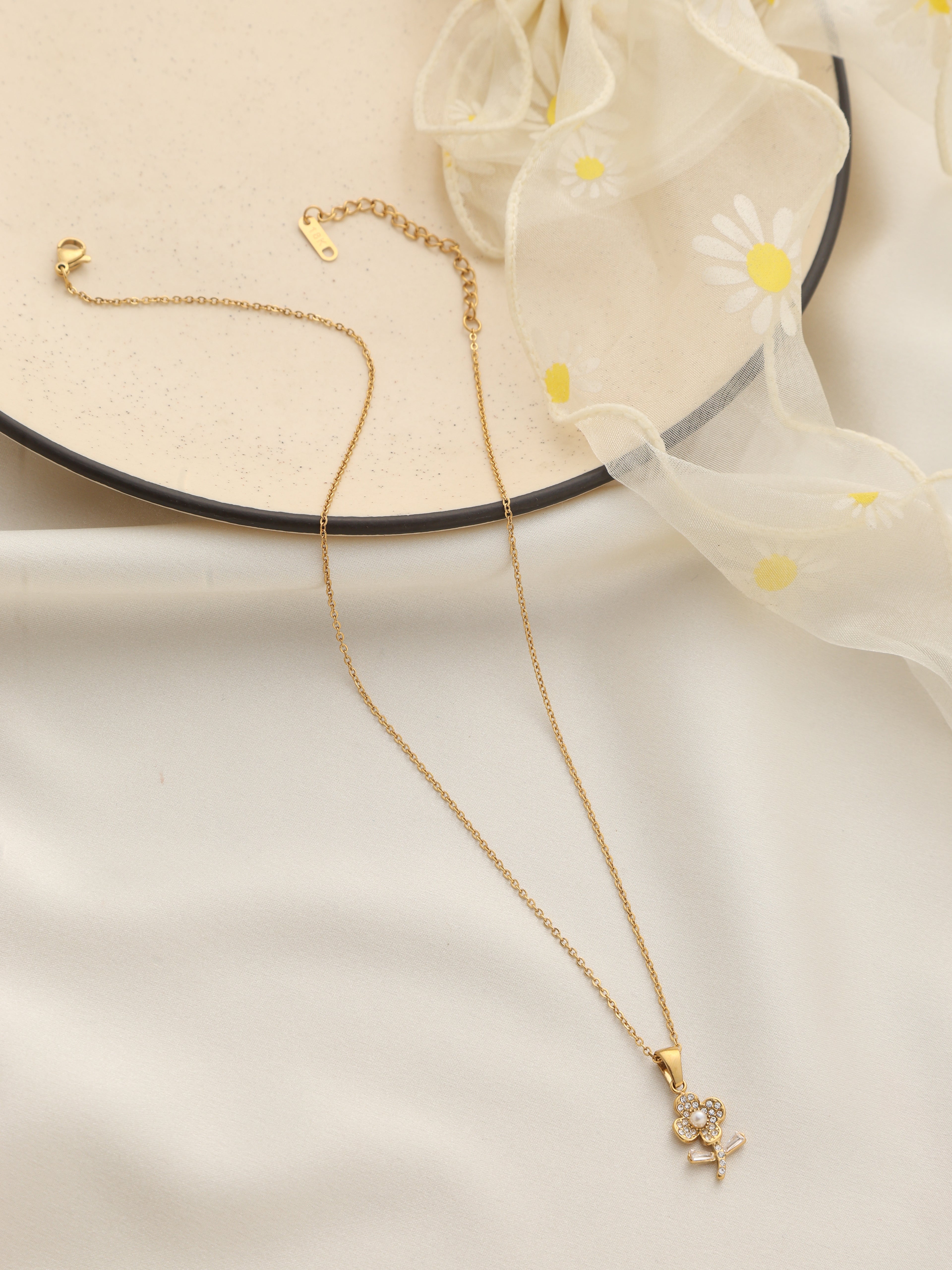 Daisy Bling Necklace