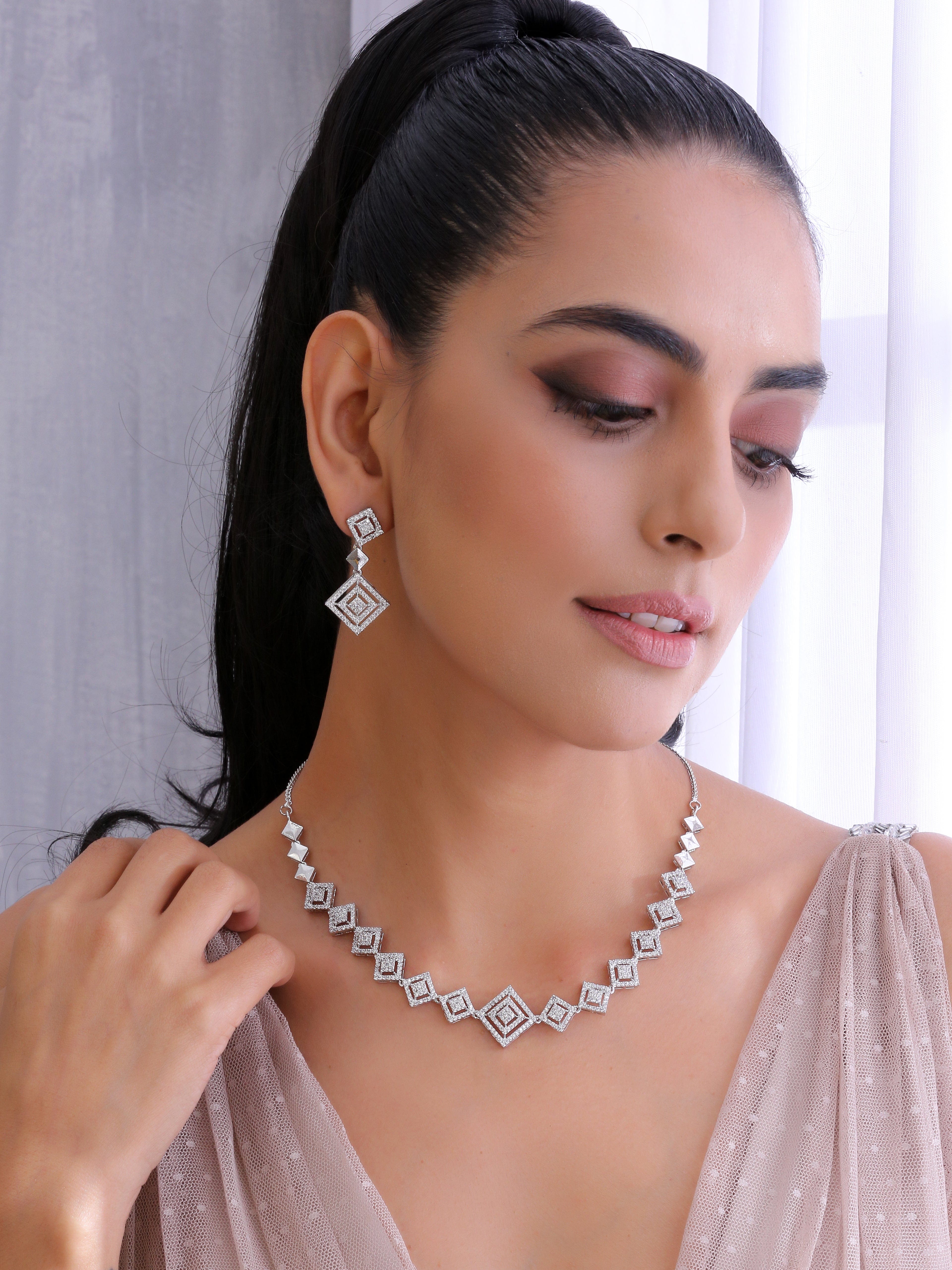Shop Shell Pearl Necklace Designs For Women Online – Gehna Shop